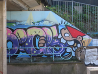 848544 Afbeelding van graffiti met een Utrechtse kabouter (KBTR), bij de westelijke ingang van de Leidseveertunnel te ...